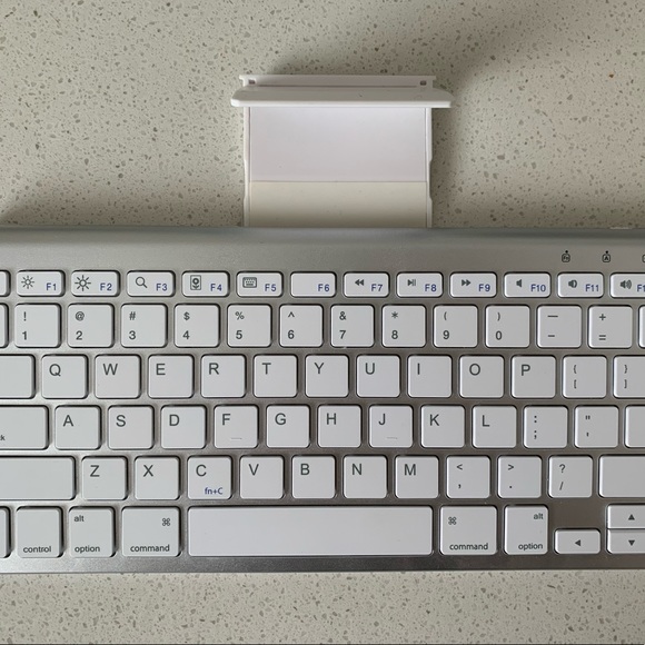 Omoton wireless keyboard with stand brand new - Picture 2 of 4